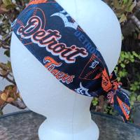 3” Wide Detroit Tigers headband, hair wrap, hair tie, head wrap, pin up style, retro, rockabilly, head scarf, Old English D, handmade