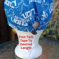 Toggle Cord Lock Reversible Detroit Lions / Old English D scrub cap, handmade, adjustable, for nurse, dentist, technician, food service