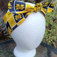 3” Wide University of Michigan headband, handmade, hair wrap, hair tie, head wrap, pin up style, retro, rockabilly, UofM