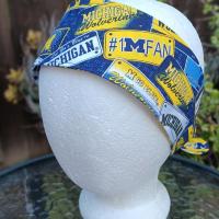 3” Wide University of Michigan headband, handmade, hair wrap, hair tie, head wrap, pin up style, retro, rockabilly, UofM, license plates print