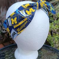 3” Wide University of Michigan headband, handmade, hair wrap, hair tie, head wrap, pin up style, retro, rockabilly, UofM, license plates print