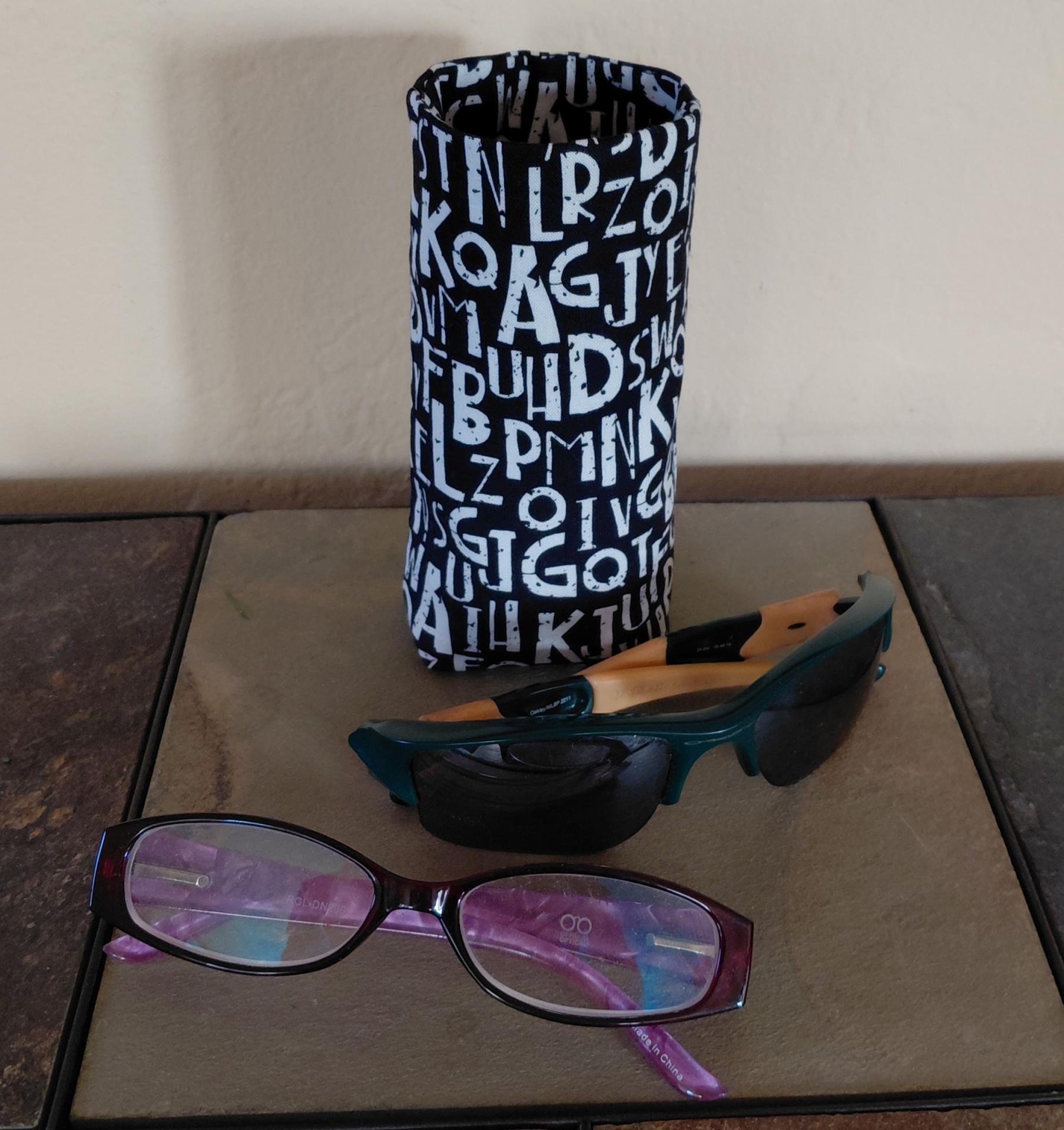 Alphabet Eyeglasses Holder, Glasses Stand, Glasses Holder, Teachers Gift, Weighted Stand-up Glasses Pouch
