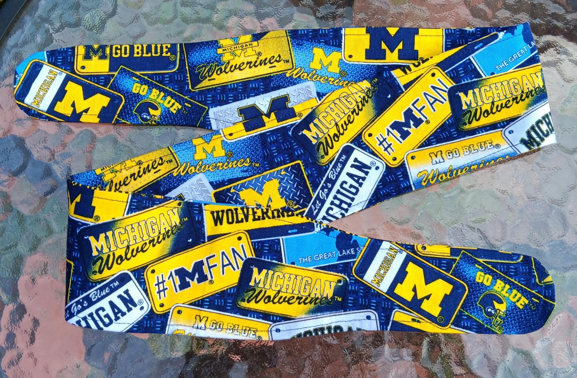 3” Wide University of Michigan headband, handmade, hair wrap, hair tie, head wrap, pin up style, retro, rockabilly, UofM, license plates print