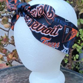3” Wide Detroit Tigers headband, hair wrap, hair tie, head wrap, pin up style, retro, rockabilly, head scarf, Old English D, handmade