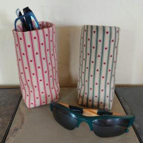 Farmhouse Hearts Upright Eyeglasses Holder, Country Charm Glasses Holder, Cottage Style Eyeglasses Case, Weighted Stand-up Glasses Pouch