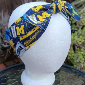 3” Wide University of Michigan headband, handmade, hair wrap, hair tie, head wrap, pin up style, retro, rockabilly, UofM, license plates print